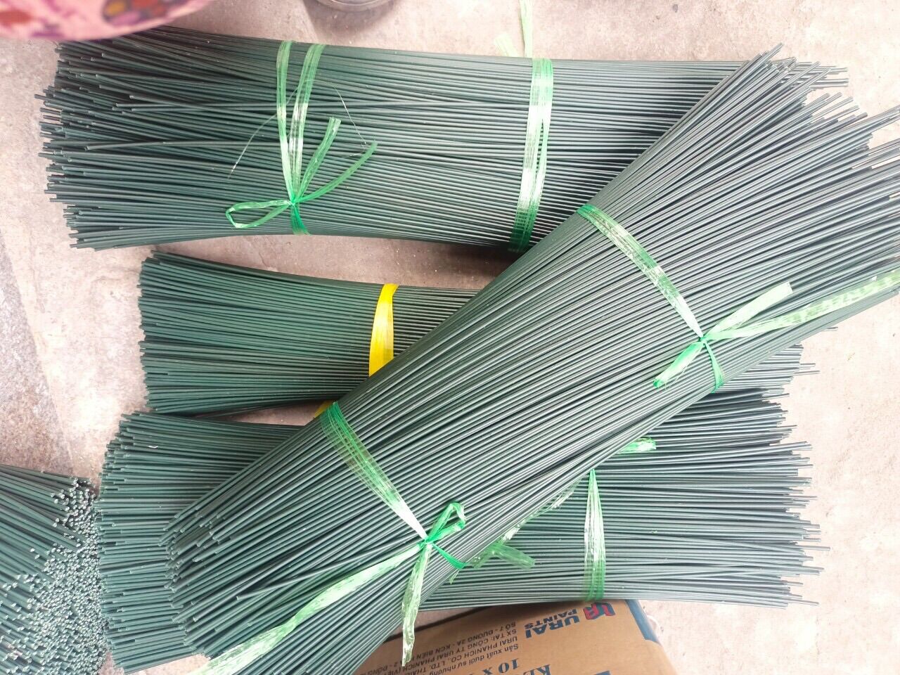 Kẽm Cành Bọc Nhựa 40cm