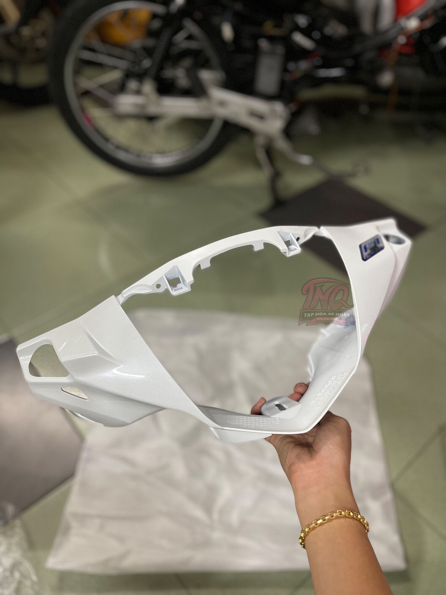 Bàn thờ ốp đèn trước Future Led trắng