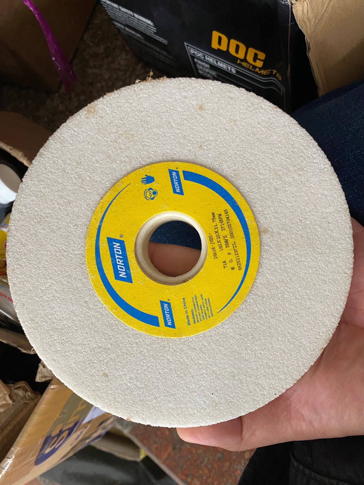 Đá mài Norton 180x20x31.75 mm độ cát 46 ANH CHỊ MUA HÀNG VUI LÒNG GỌI CHO SHOP CÓ GIÁ TỐT HƠN