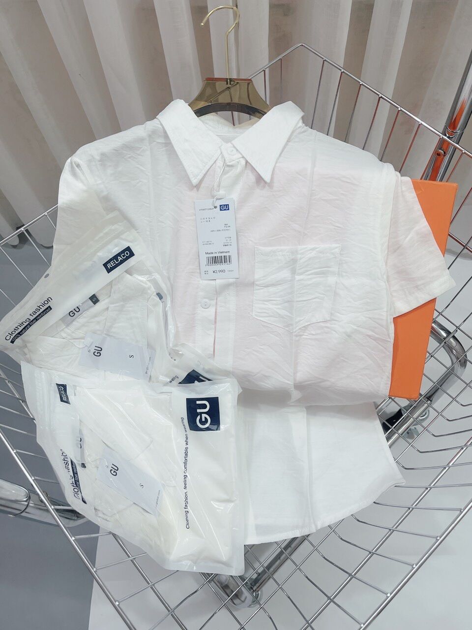 Sơ mi GU vải đũi hàng mềm mát cao cấp chuẩn tem mac túi zip xịn xò, fom dưới 57kg.