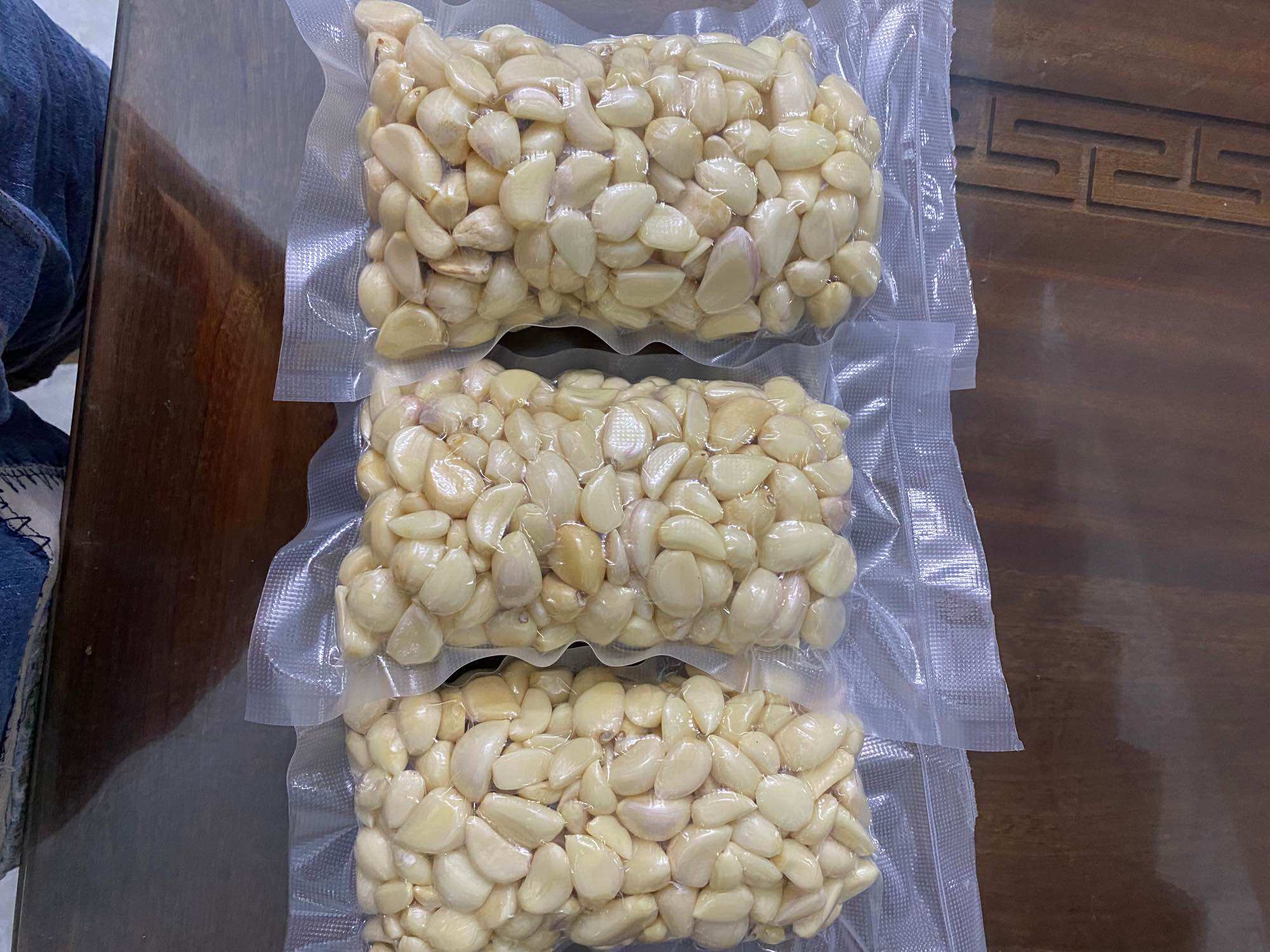 Tỏi bóc sẵn túi 0,5kg( tặng 1 bàn chải đánh răng)