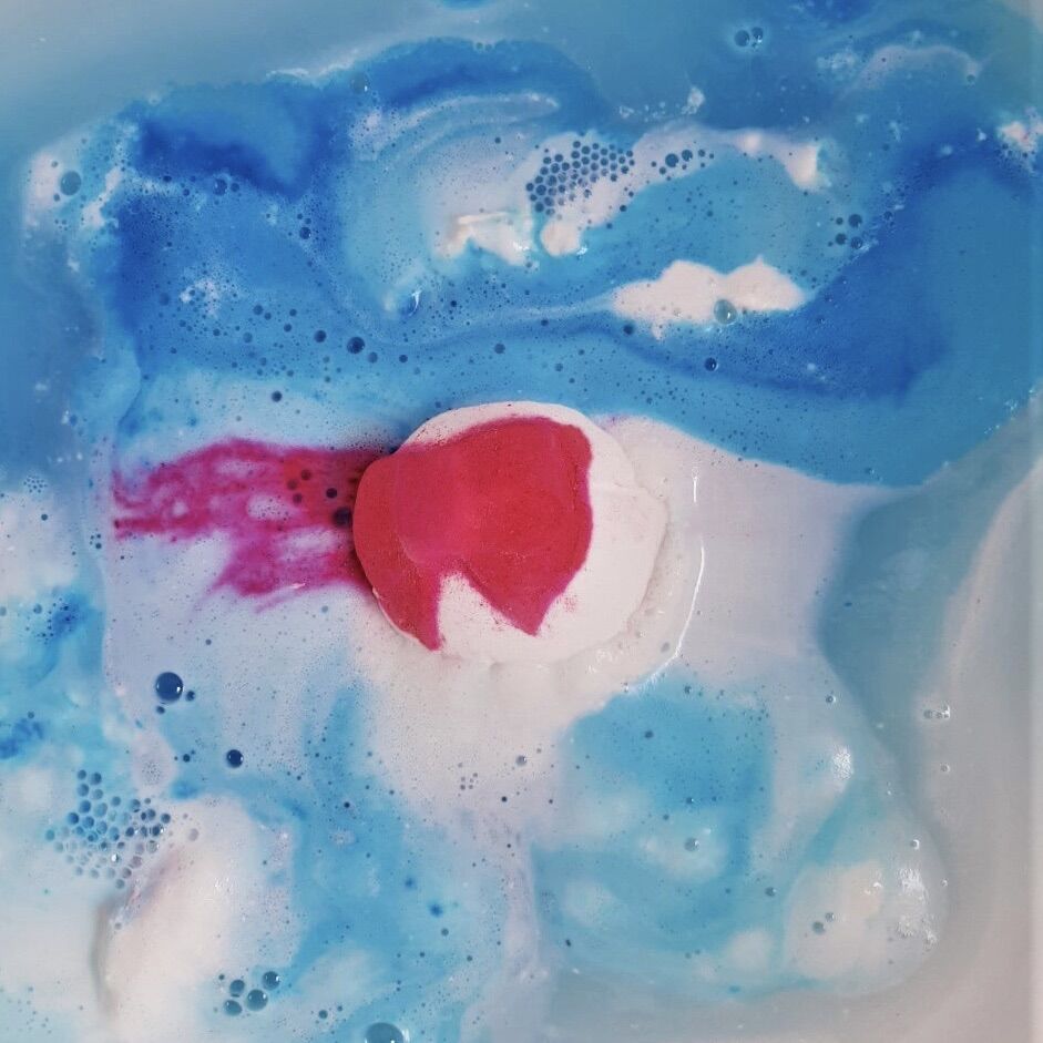 Bom tắm LUSH - jingle bell bath bomb