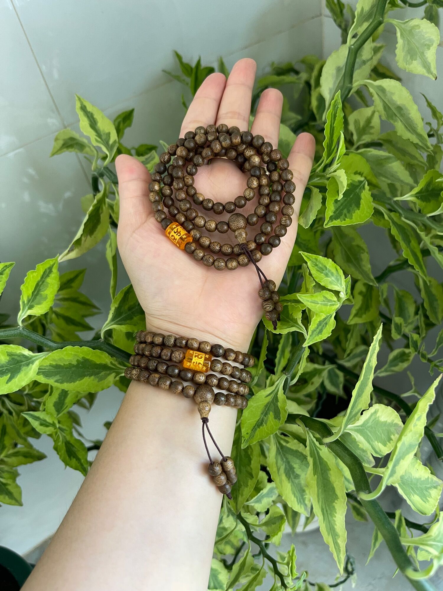 Vòng tay trầm hương 108 hạt charm lu thống chú đại bi vòng trầm hương phong thuỷ trầm hương đức nam , may mắn tài lộc bình an