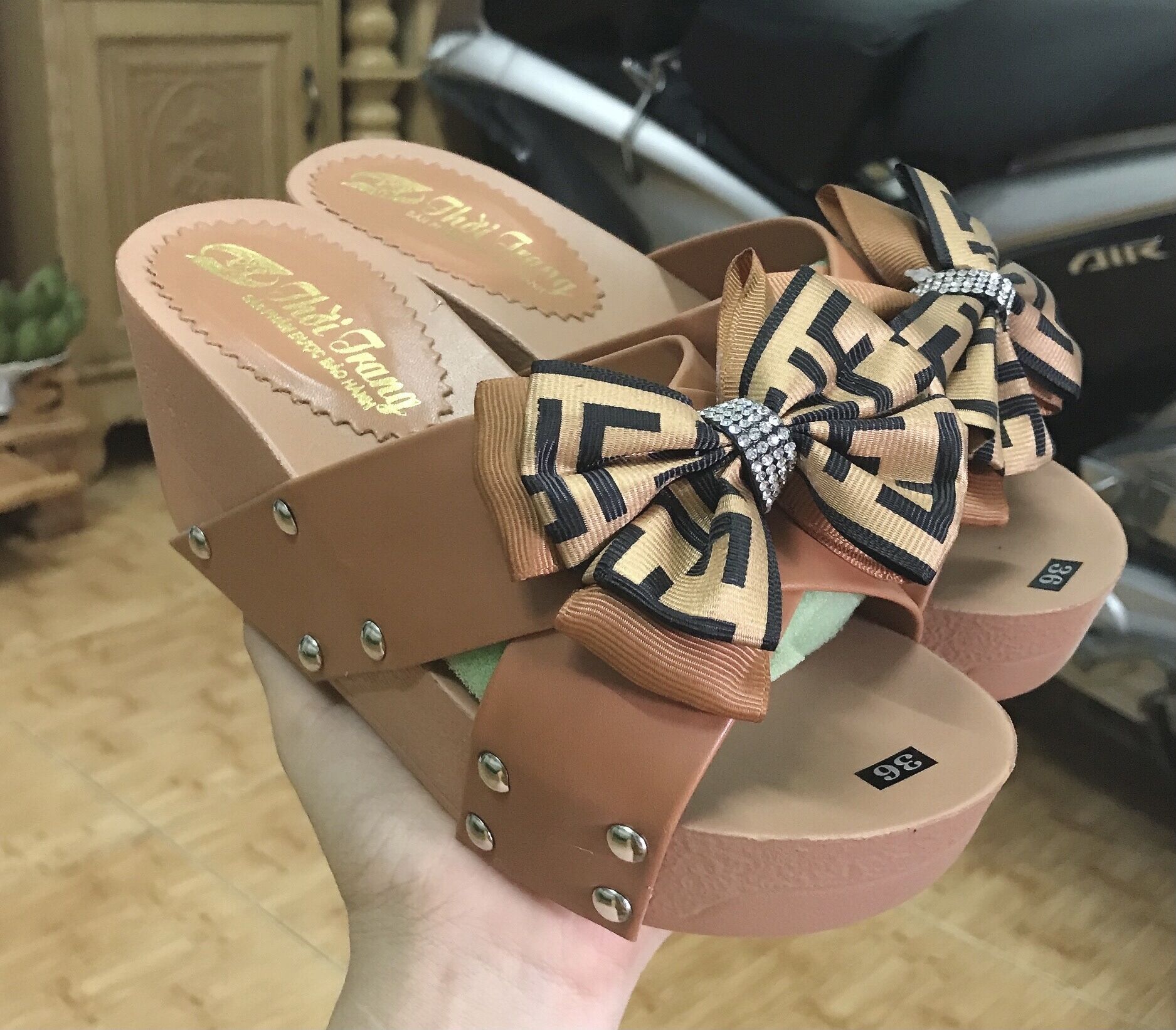Dép nữ đế xuồng gắn nơ 7cm form nhỏ