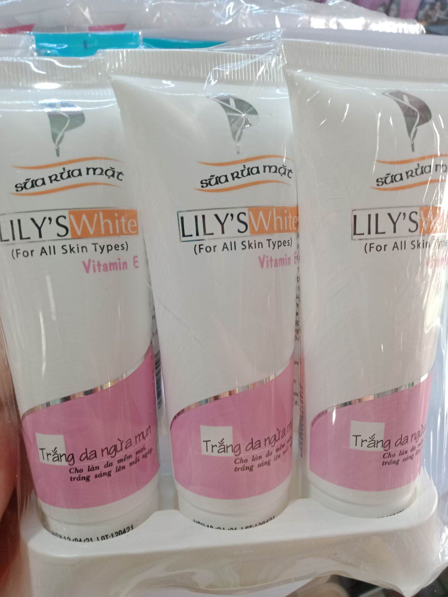[HCM]Sữa Rửa Mặt Ngừa Mụn Trắng Da  Lyly White