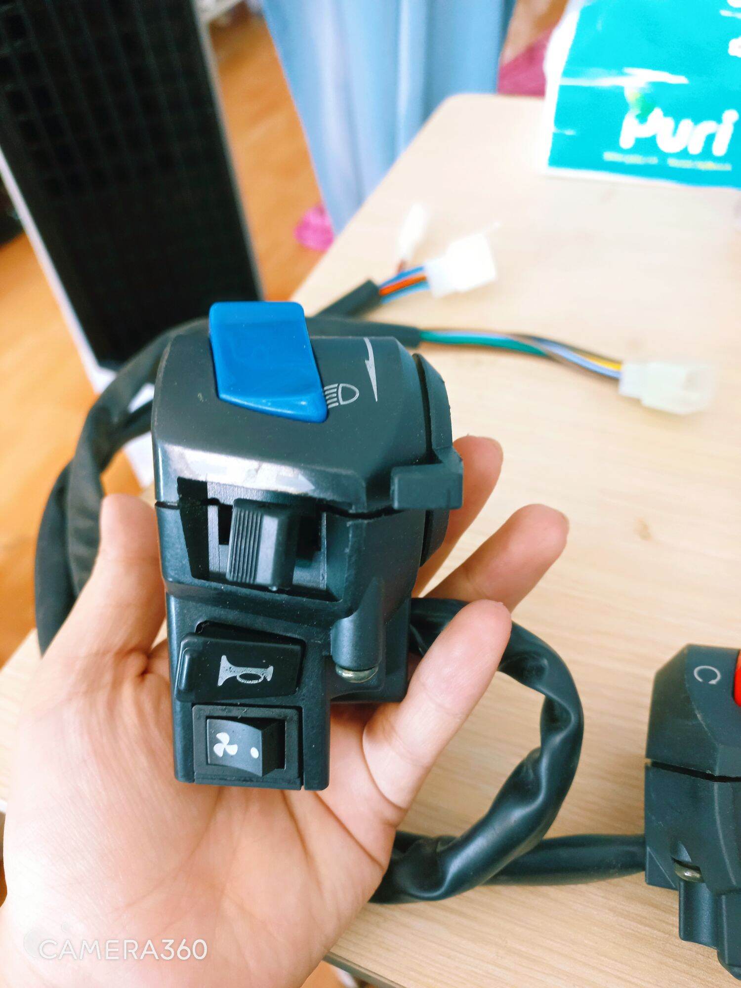 CÙM CÔNG TẮC XANH ĐỎ XE BA GÁC