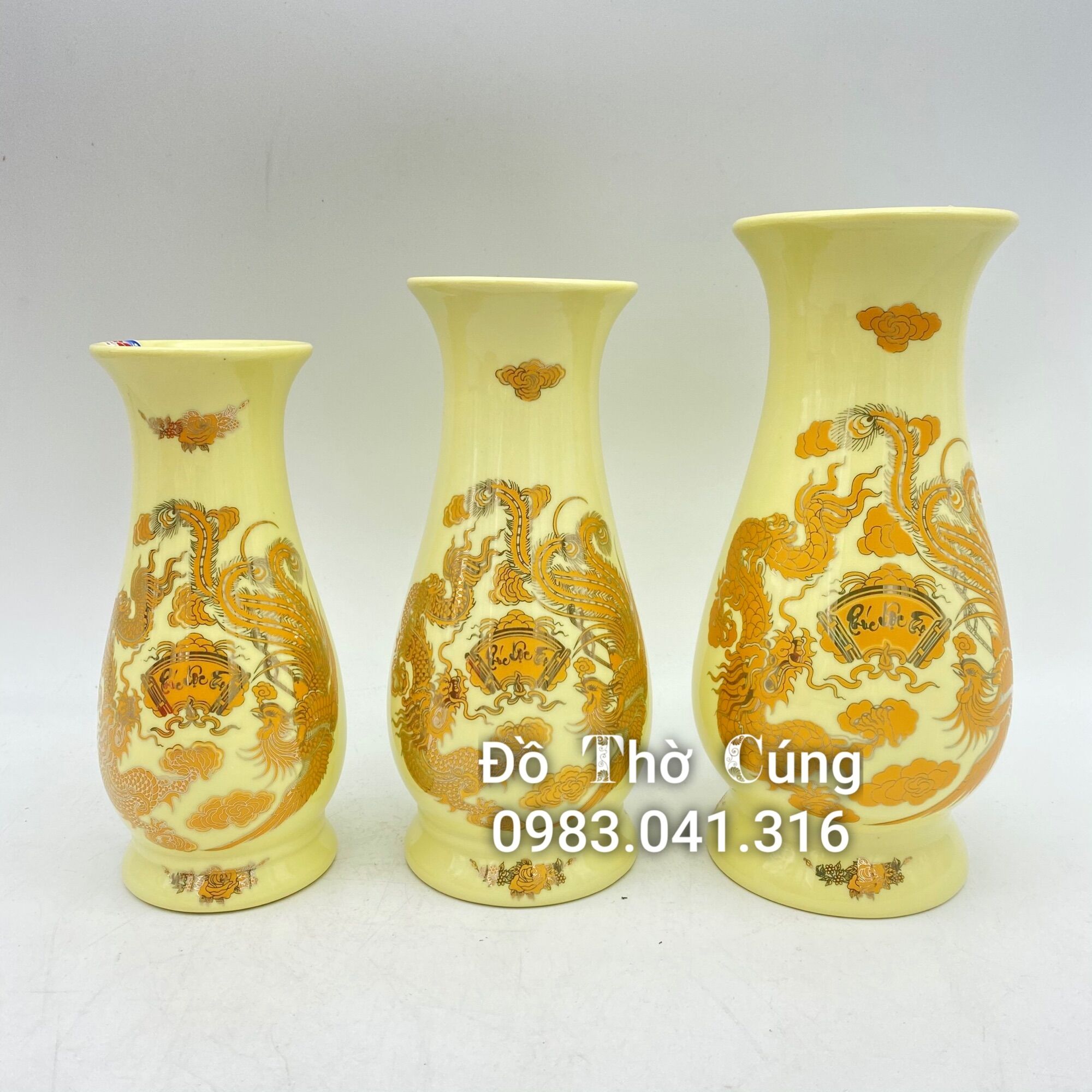Lọ cắm hoa thờ màu Vàng Ngà dáng huệ