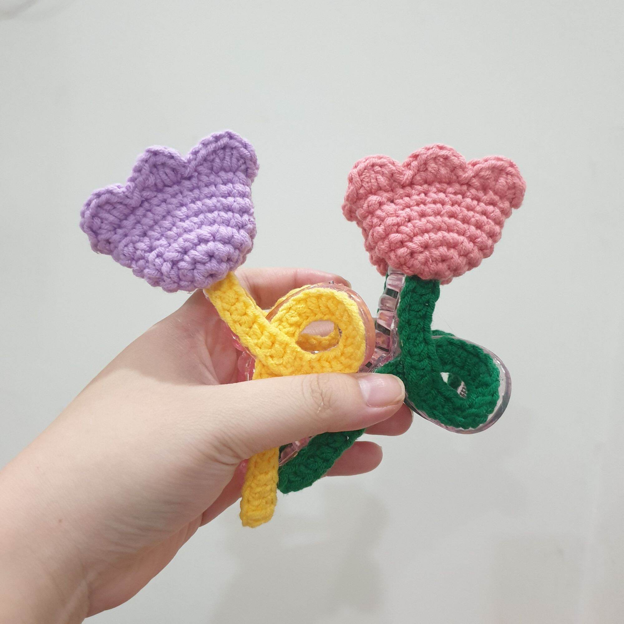 Kẹp tóc gắn hoa tulip len
