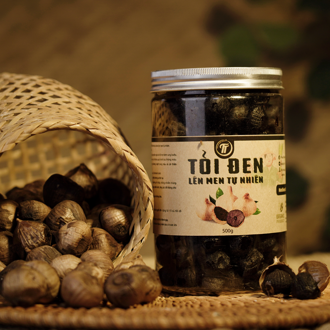 Tỏi đen cô đơn lên men