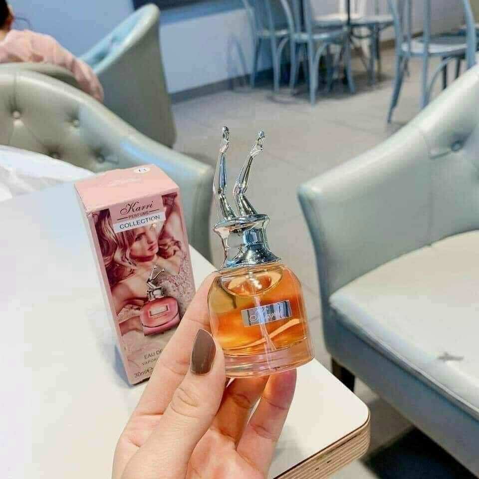 Nước hoa đôi chân dài Karri 30ml. NGỌT NGÀO & QUYẾN RŨ
Giá hạt dẻ luôn
Em này là sự lựa chọn hoàn hảo cho nàng thể hiện được cá tính riêng nóng bỏng của mình nhưng vẫn sang trọng và tinh tế. Biến mọi buổi hẹn hò đều trở nên hoàn hảo
+ Độ tỏa hương