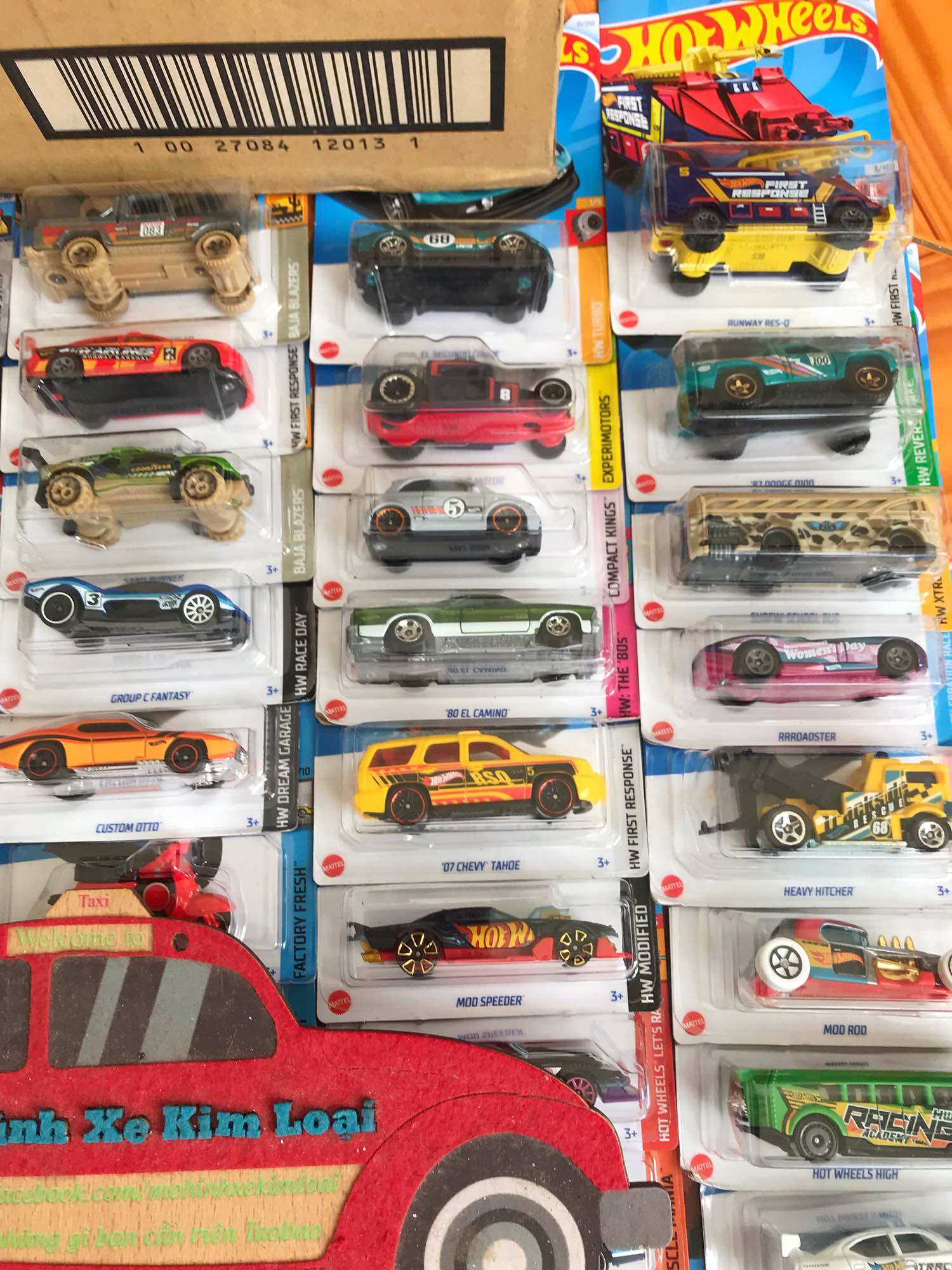 Mô hình xe Hot Wheel bằng Sắt tỉ lệ 1/64