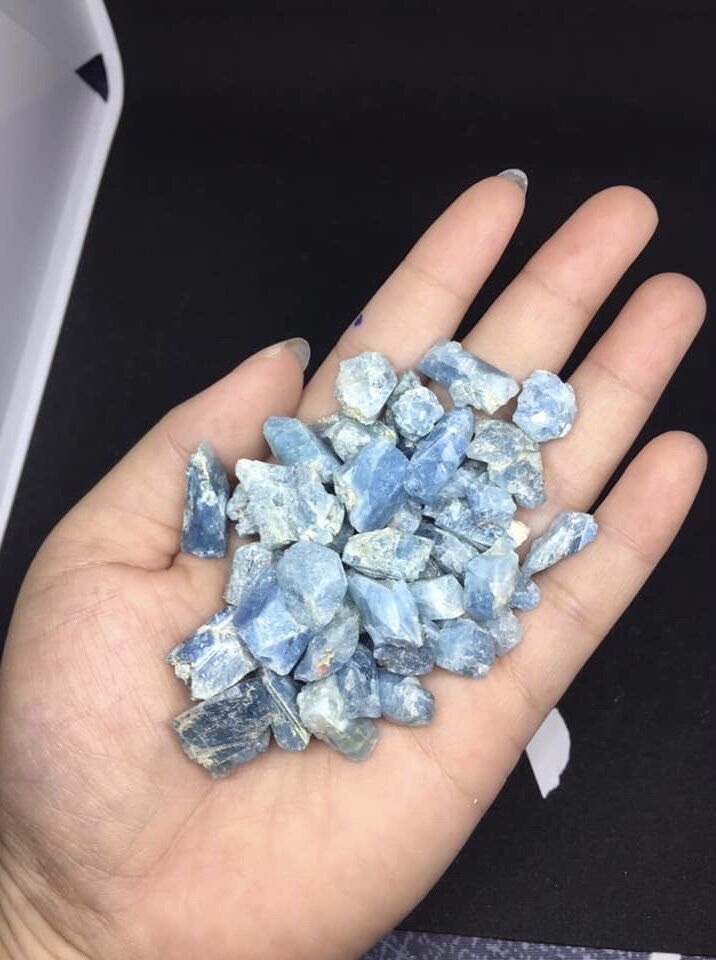 Viên đá thô Aquamarine