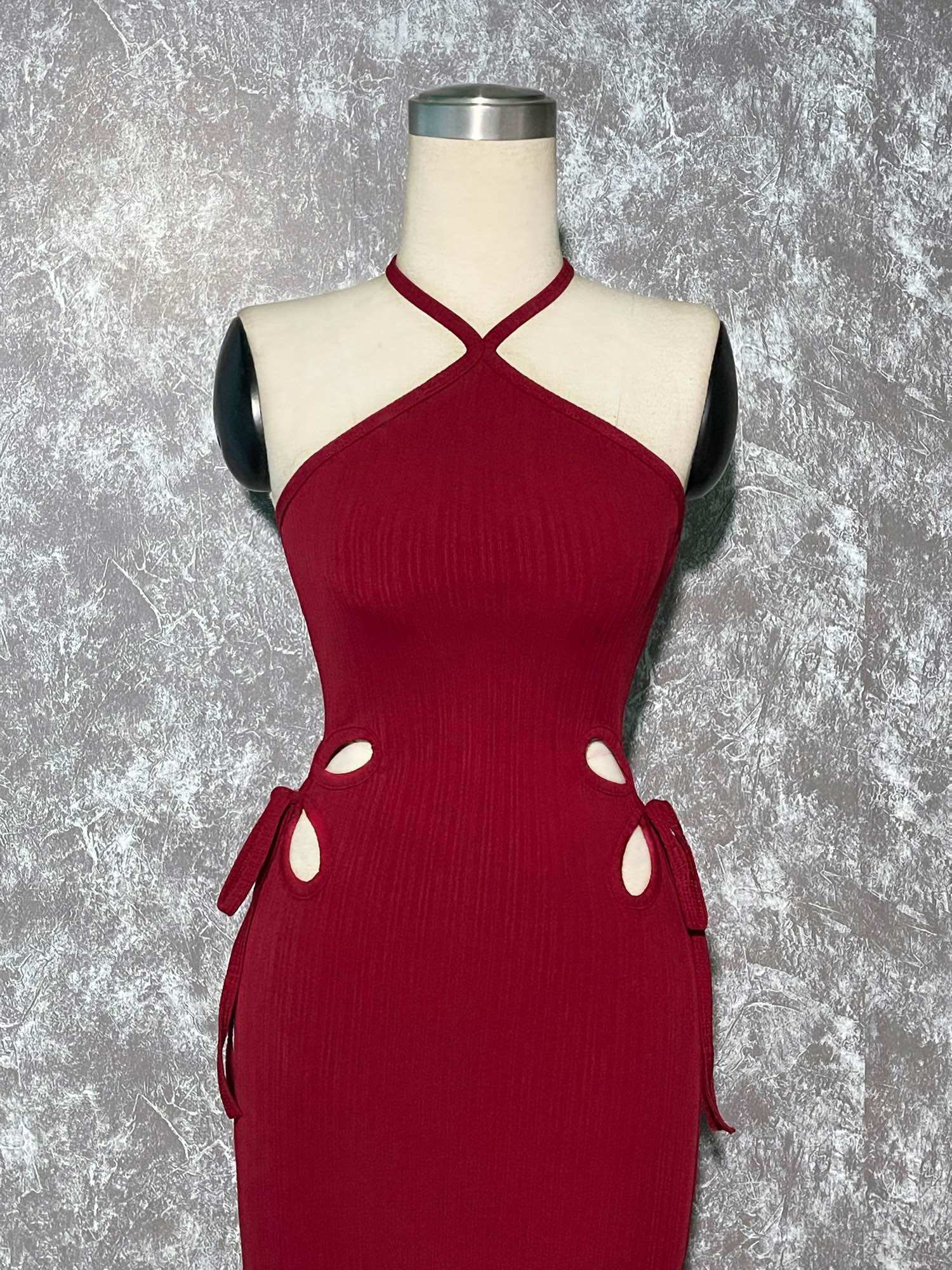 Đầm body midi cổ yếm Cutout D-1079