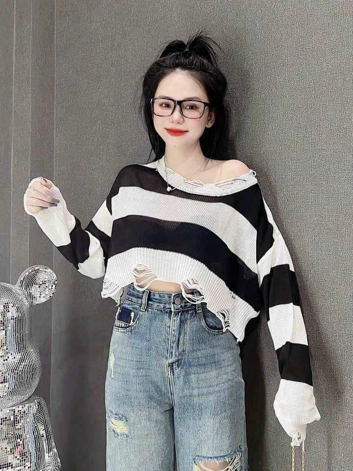 Áo croptop len tàu tay dài sọc nhiều màu tua rua
