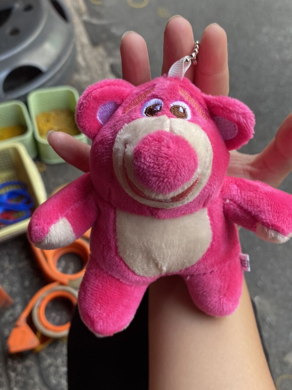 (Hcm) Móc khoá gấu dâu, móc balo, móc cặp cute