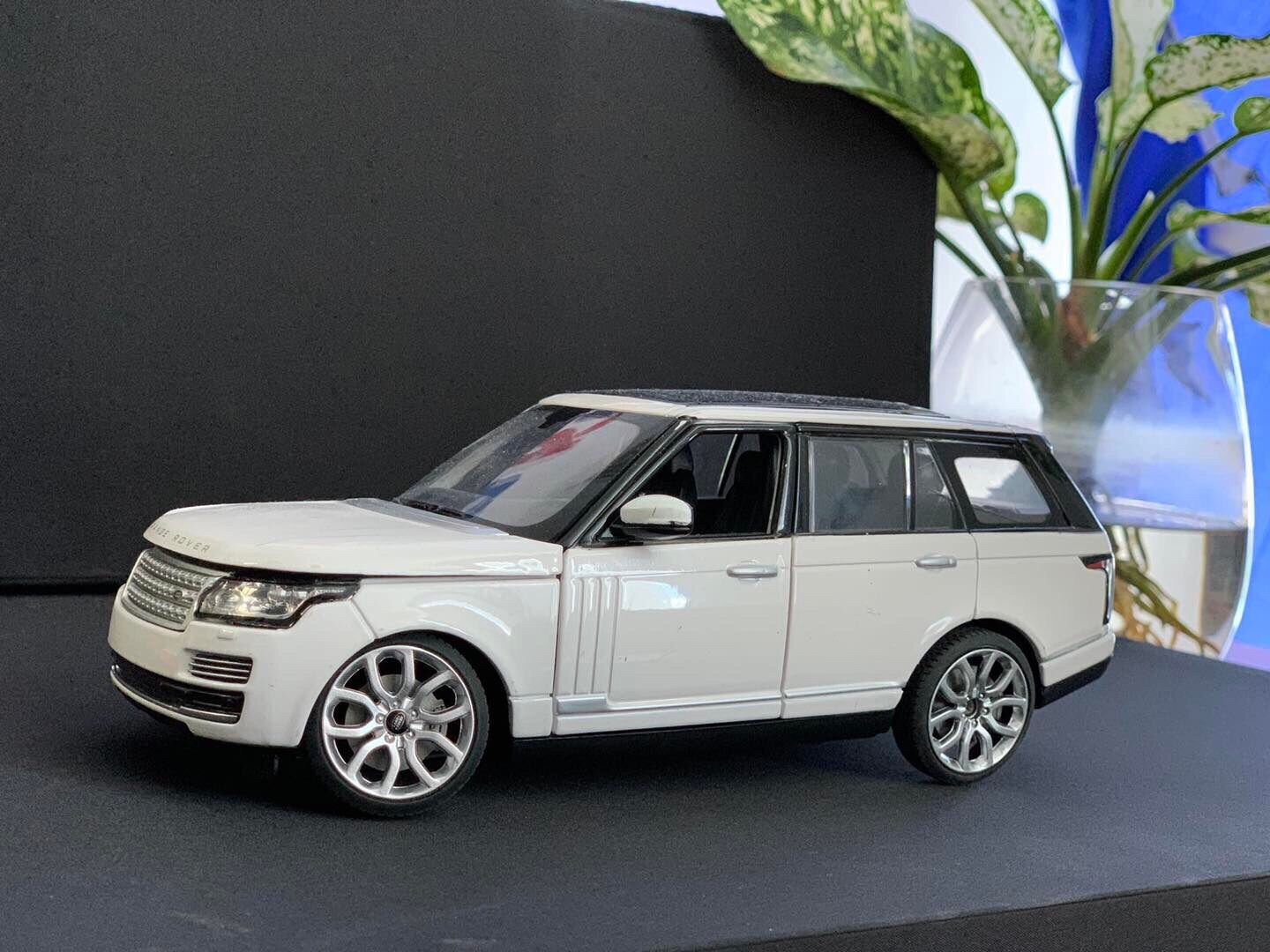 Mô hình xe trưng bày land rover range rover 1:24 rastar cao cấp