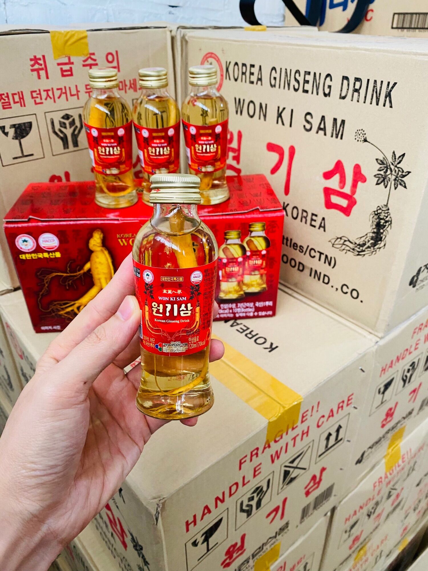 CHAI. NƯỚC SÂM CÓ CỦ HÀN QUỐC -10 CHAI 120ML