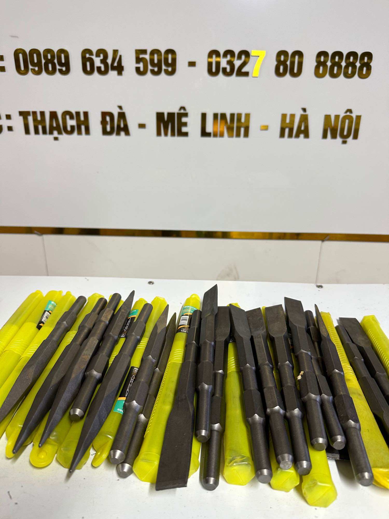 Mũi Đục Bê Tông Phi 17 Nhọn Và Dẹt