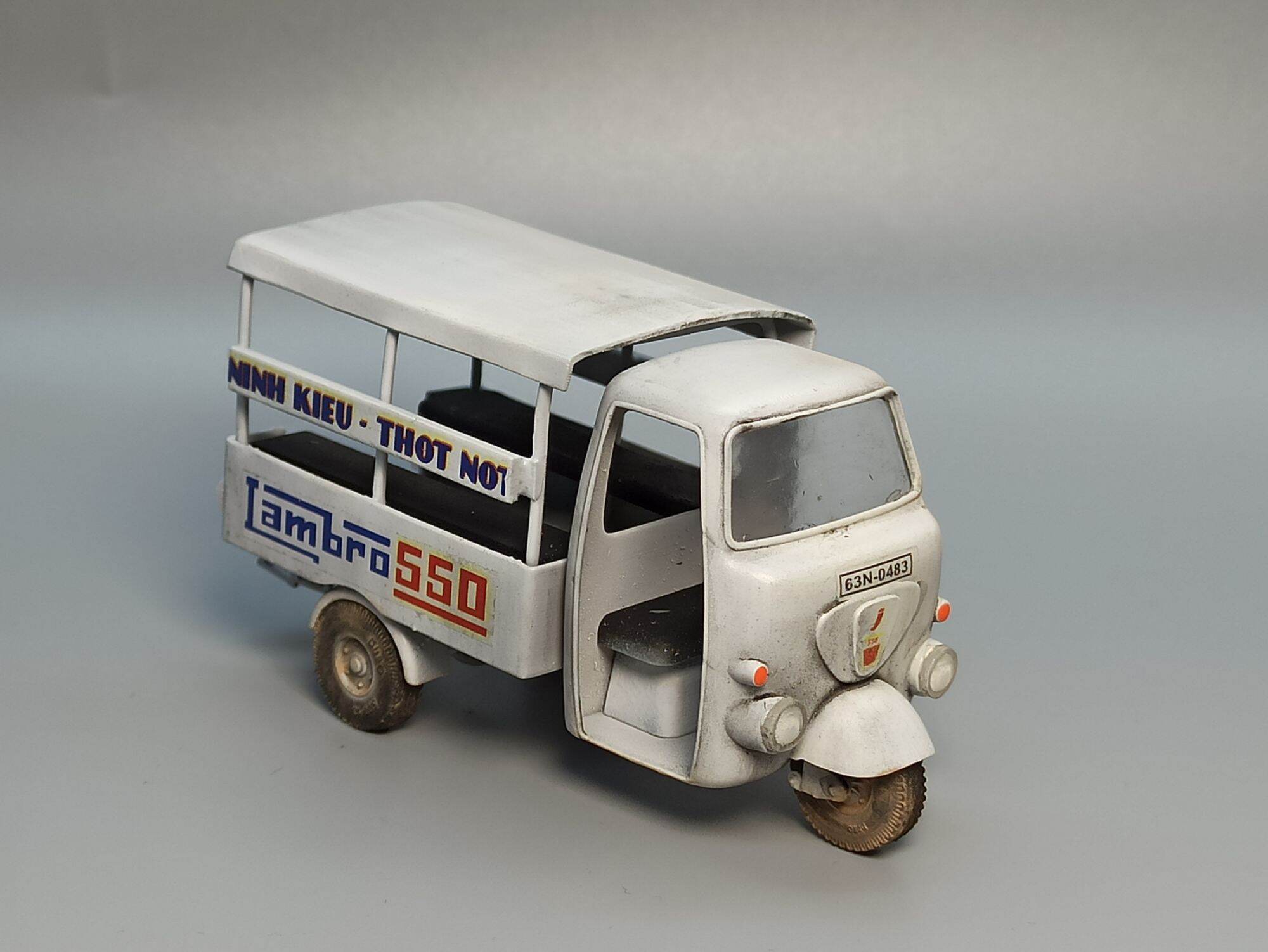 Mô hình xe Lambro 550 tỷ lệ 1/43