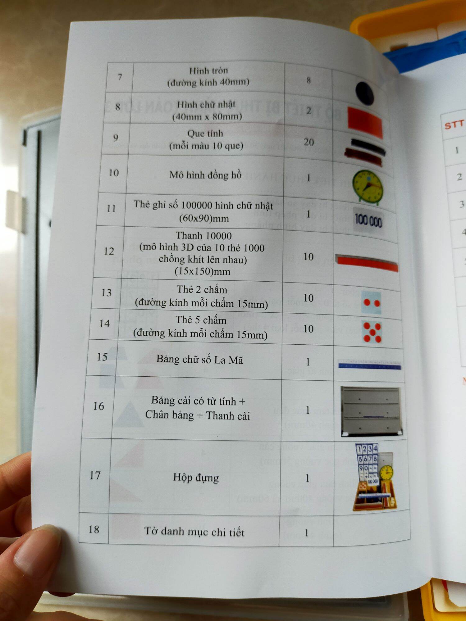 1Hộp     Thực    Hành   Toán   Lớp    3 ( Không  Có  Hộp  Hình  Khối )