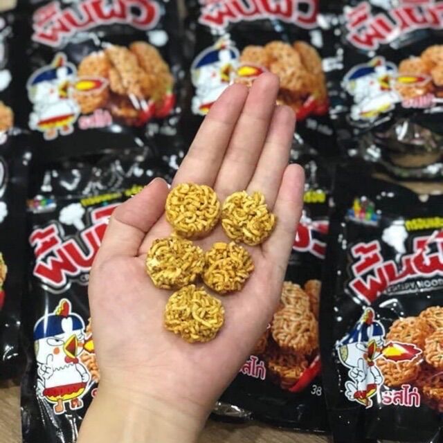[Lốc 12 gói] Snack mì đen thái lan vị cay ăn liền
