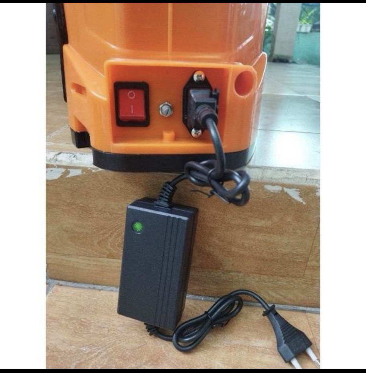 Cục sạc 12V bình xịt điện loại điện tử