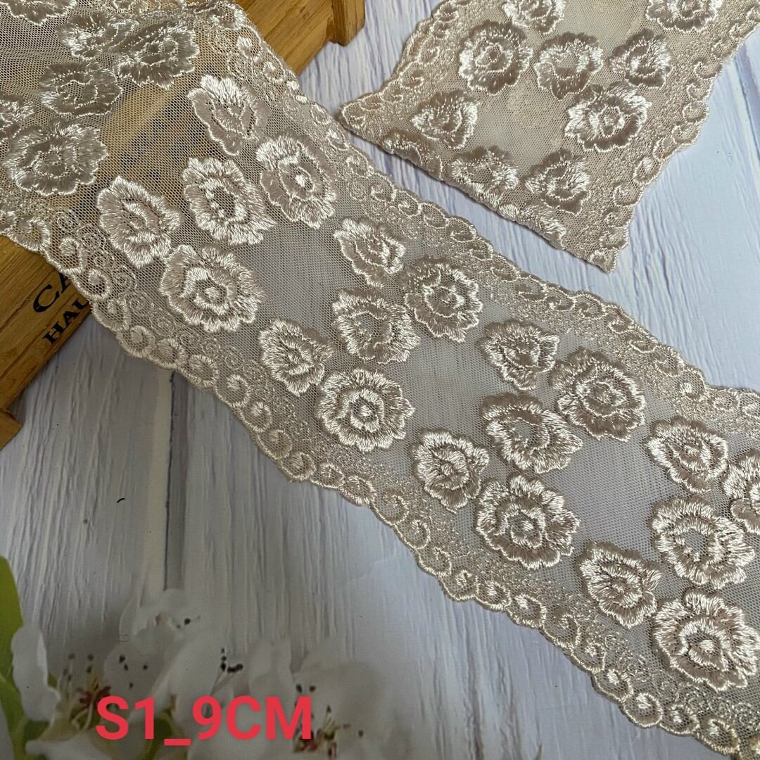 Ren lưới thêu chân 2 biên ,màu da , bản rộng 9cm đến 18cm.