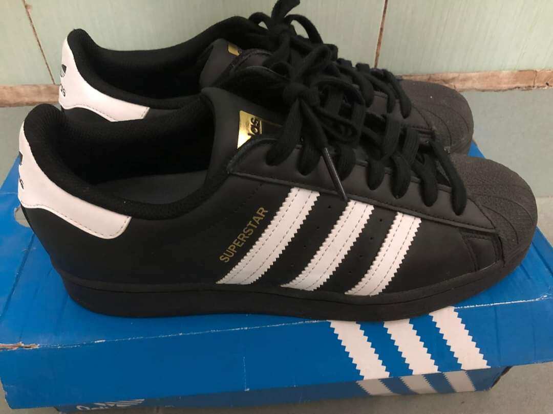 Giày adidas