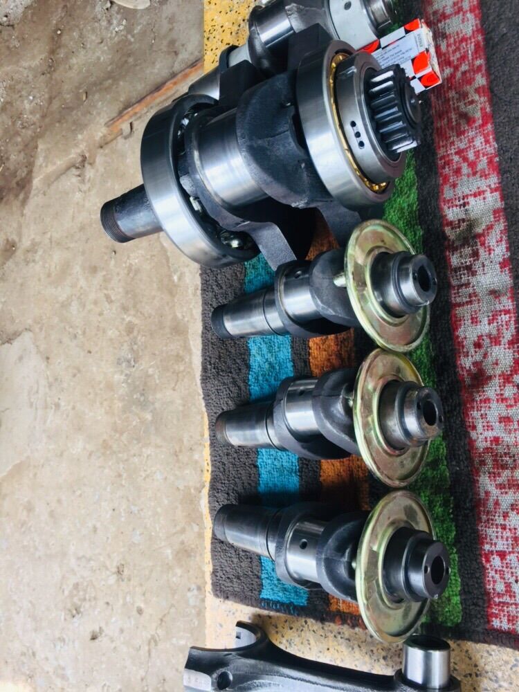 Kiềng nhớt máy D8 , R180