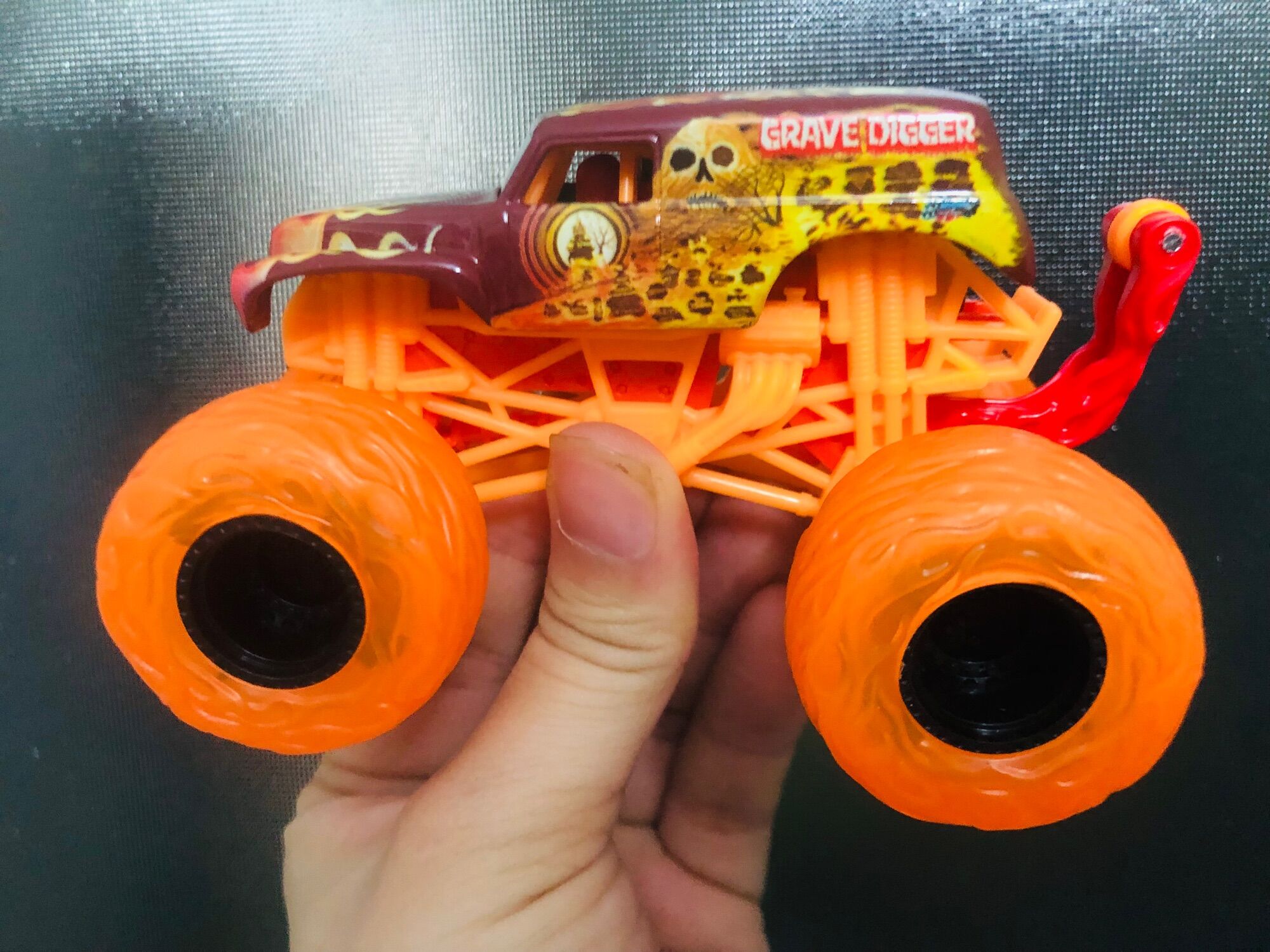 Xe Monster Jam 1:64 Grave Digger màu cam