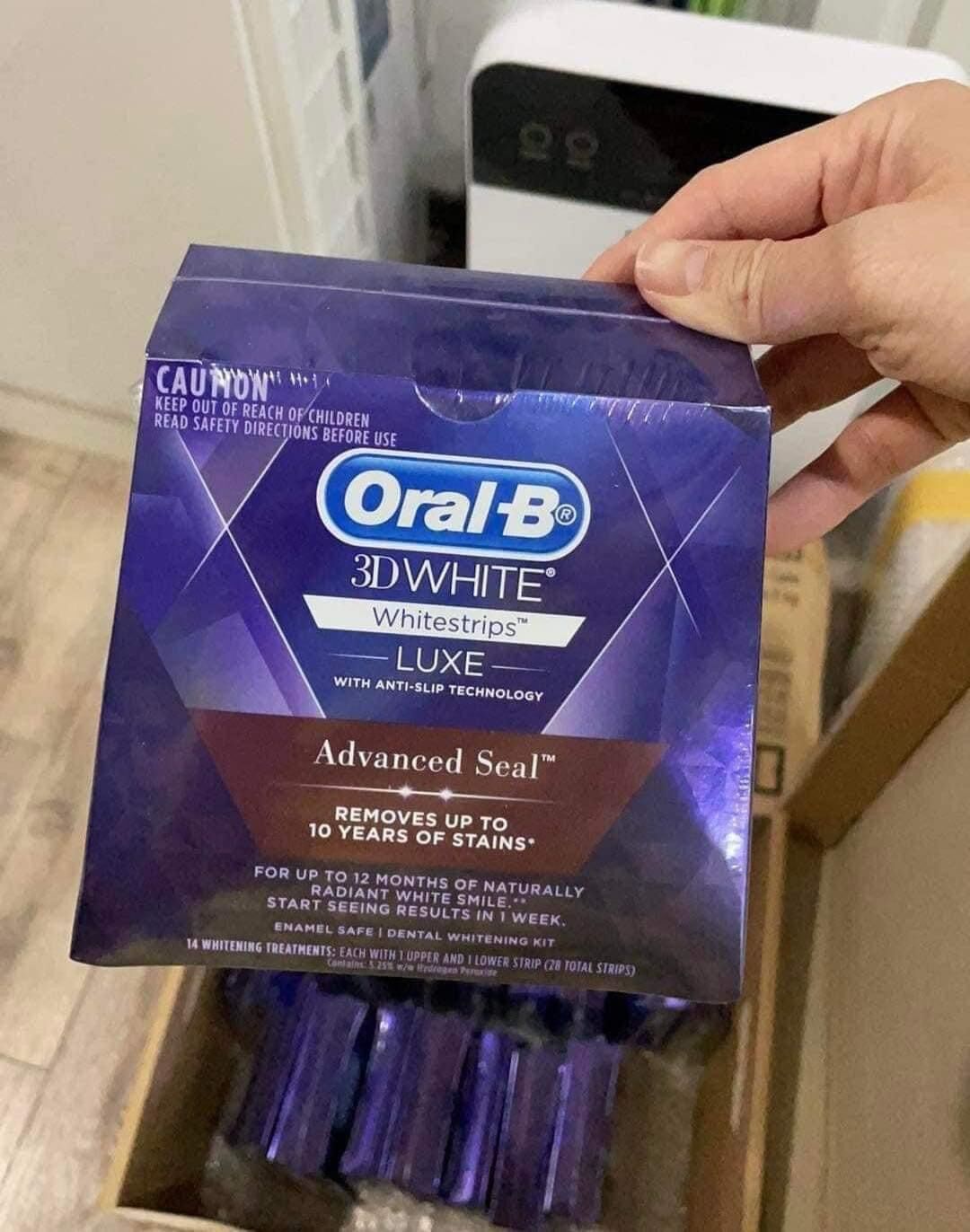 Miếng dán trắng răng Oral B 3D White Whitestrips (14 gói/hộp)