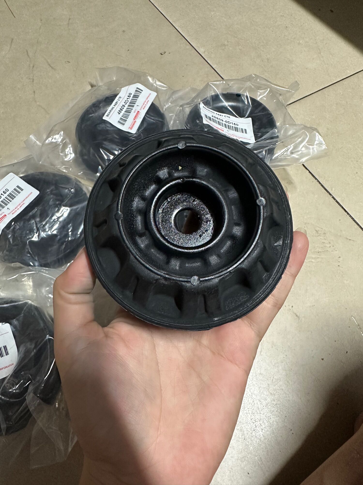 Bánh bèo giảm xốc phuộc trước toyota vios 2014-2021 / toyota yaris
