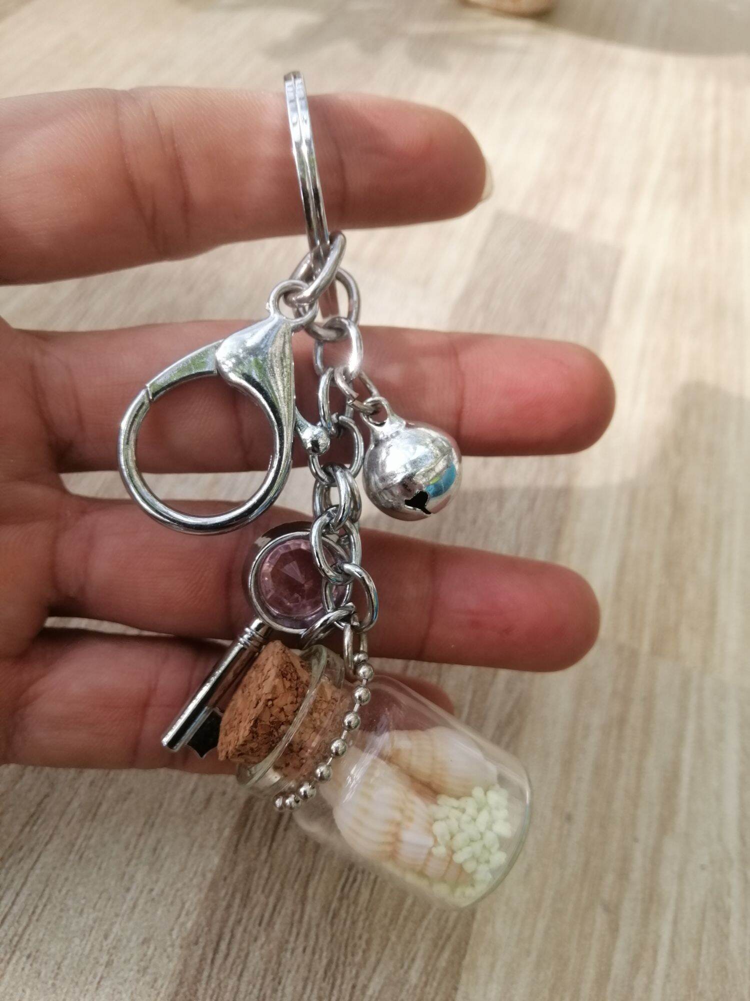 MÓC KHÓA CHAI THỦY TINH ĐỰNG ỐC CÓ DẠ QUANG