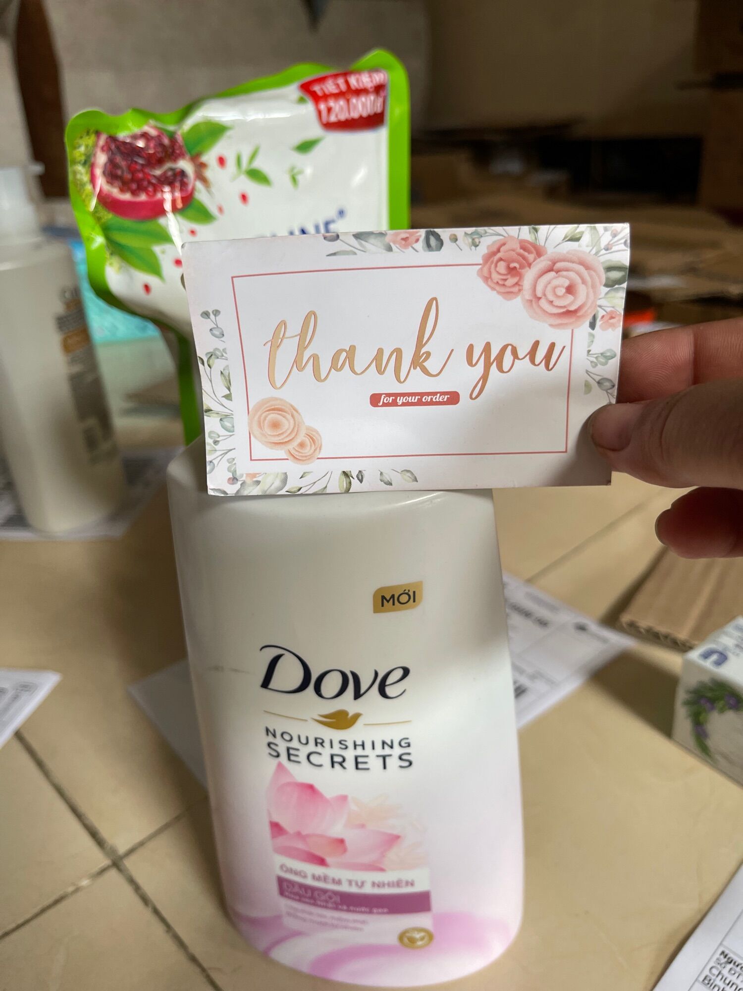 Dầu gội DOVE dưỡng tóc vào nếp 640g mới đủ màu mẫu mới