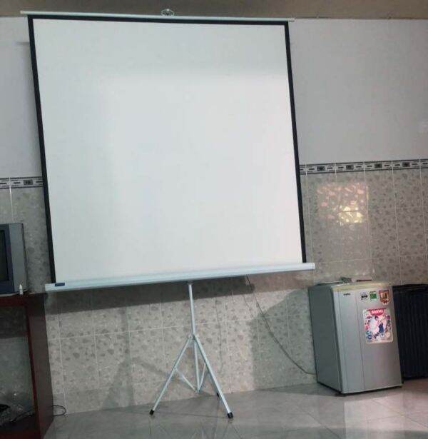Màn chiếu 3 chân Dalite 1m8 x 1m8