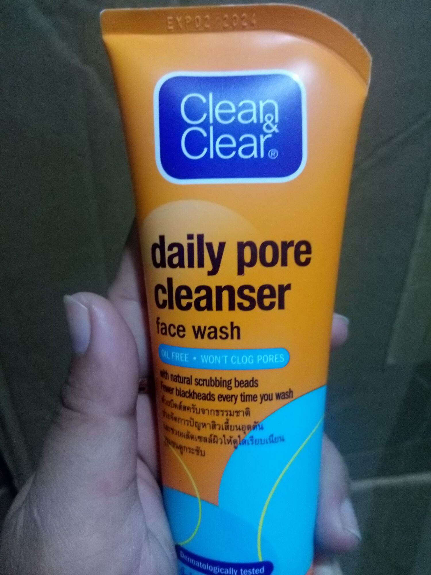 [Mẫu mới]Sữa rửa mặt Clean Clear có hạt massage 100g