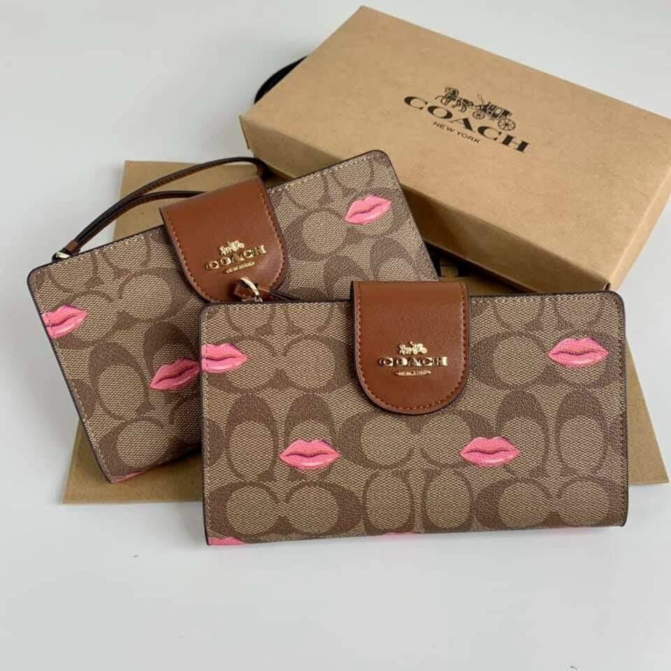 VÍ COACH TECH PHONE WALLET HỌA TIẾT SIÊU ĐẸP