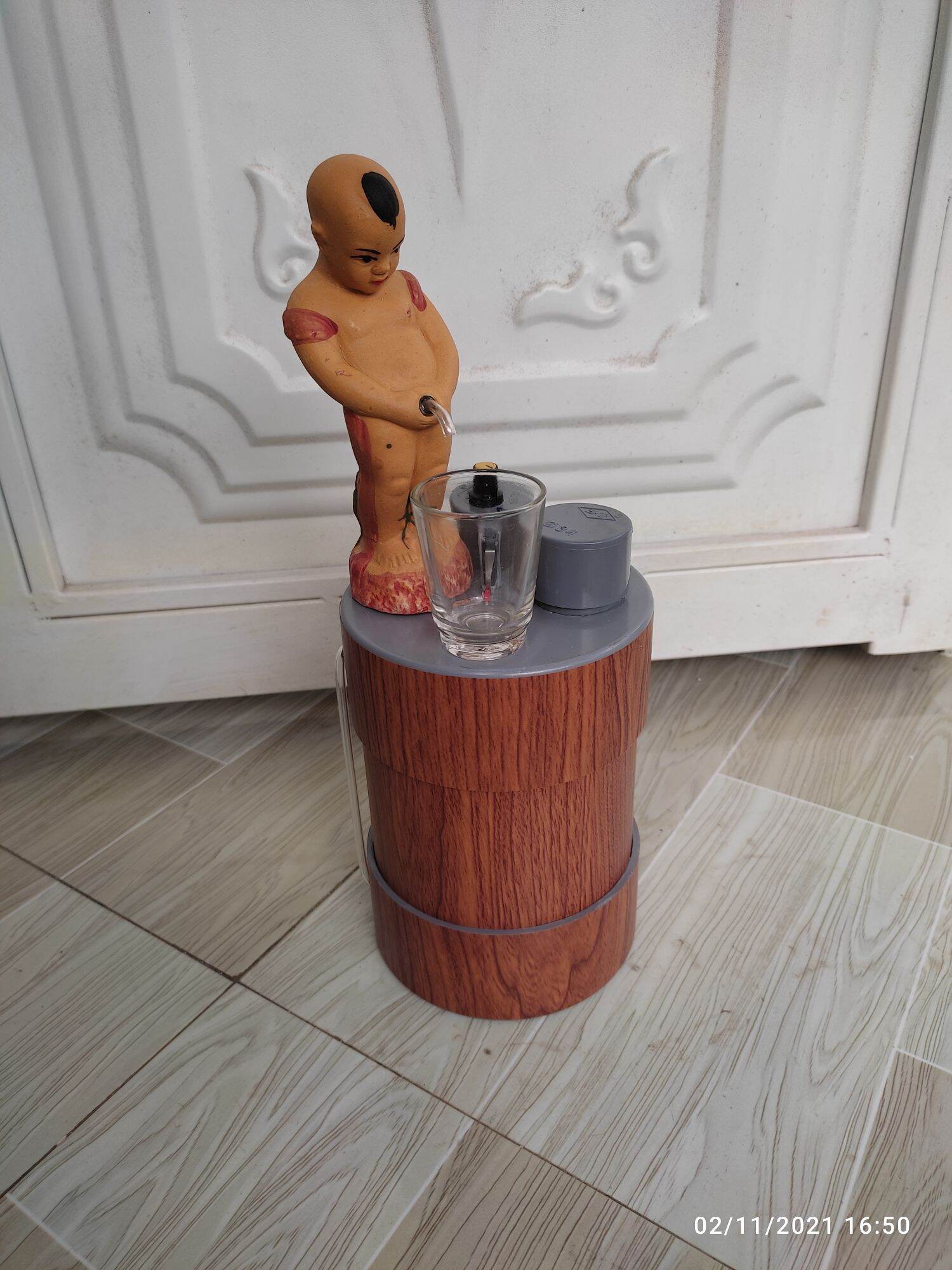 bình rót ruou chú tiểu tự động 1,5 lít