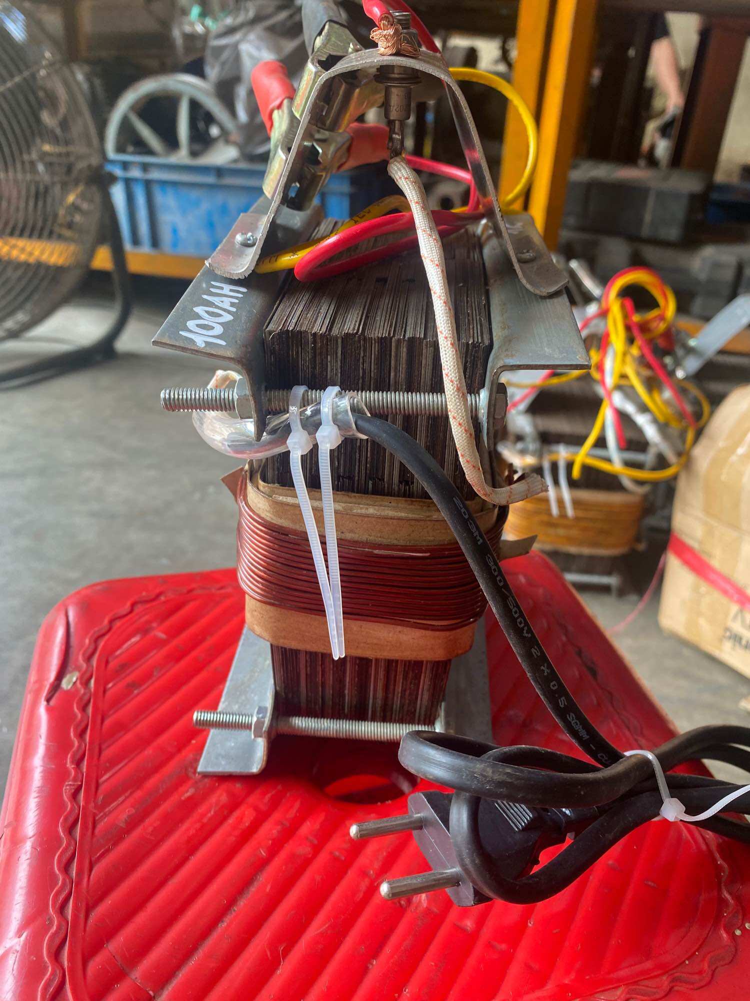 Máy nạp ắc quy 100Ah 12v