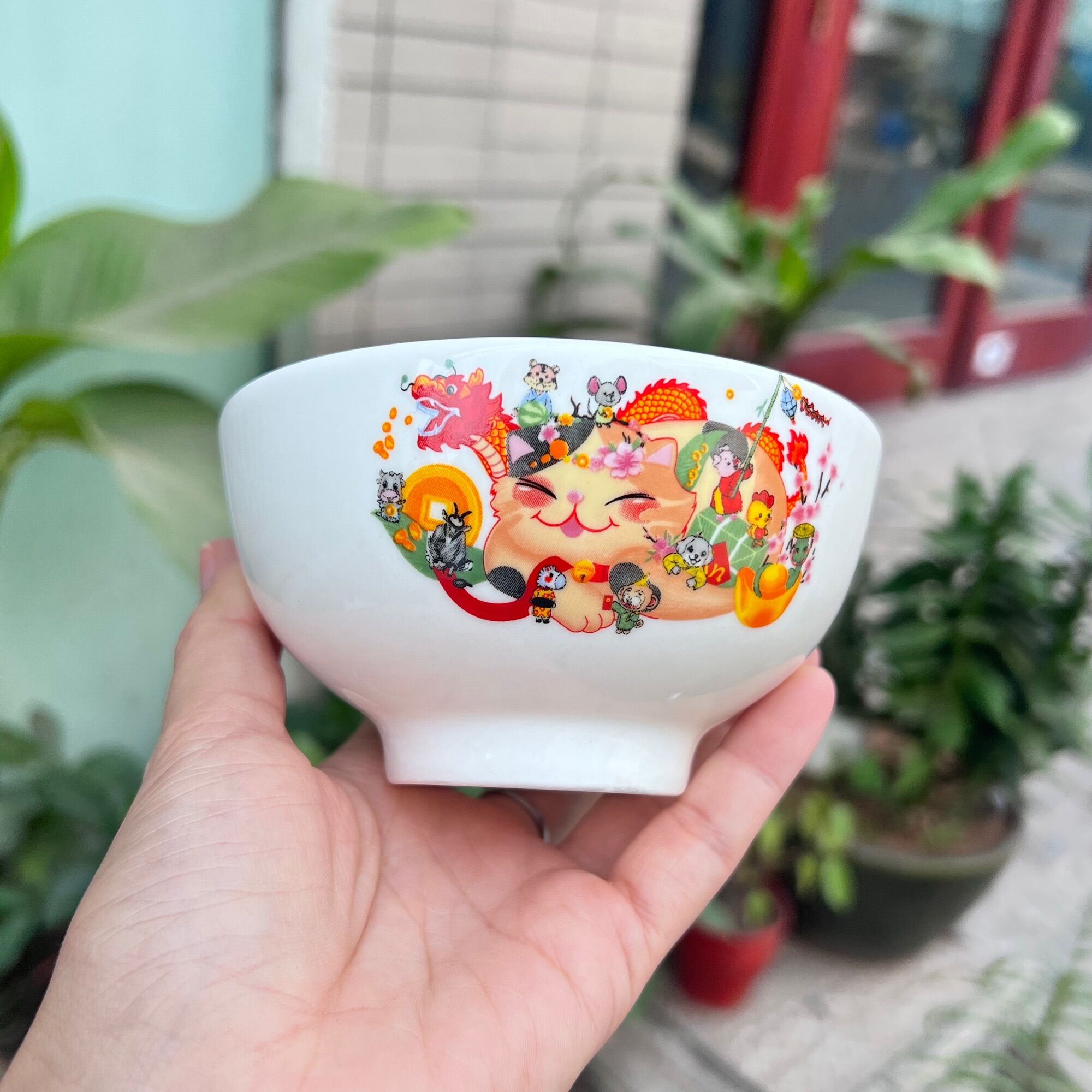 Hộp 2 cái chén sứ hoa văn