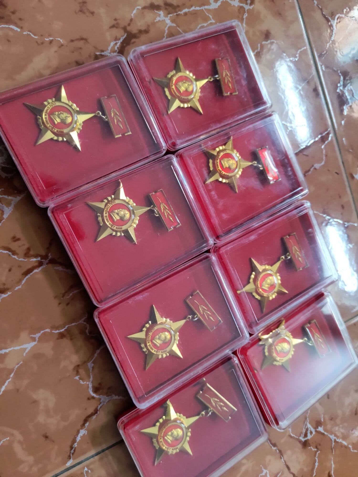 Huy hiệu đeo ngực ảnh Bác  CCB