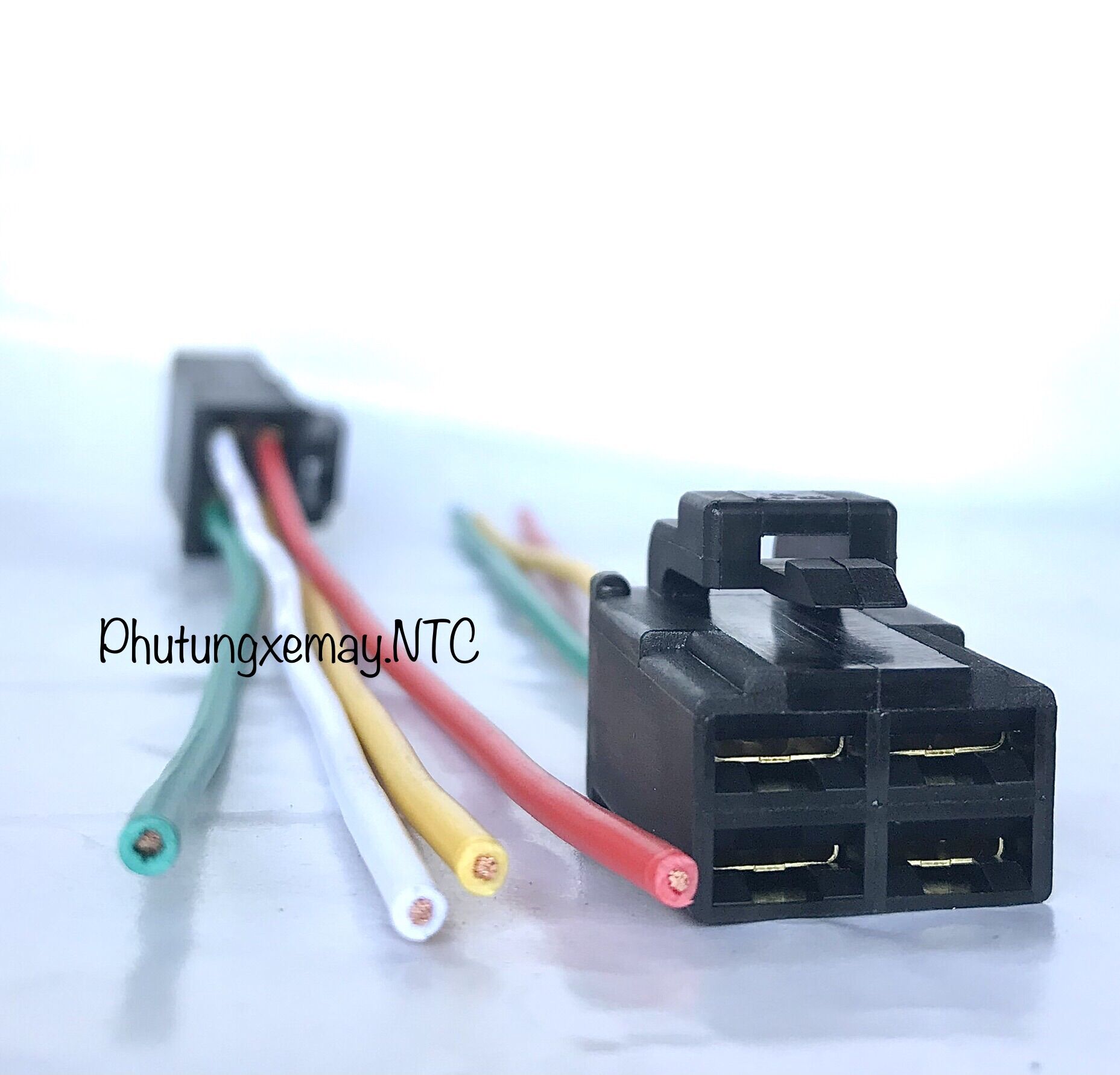 Jack sạc 4 lỗ cho xe Dream - Wave các đời (1 cái) hàng xịn loại 1 chui sạc 4 lỗ dream wave (màu đen )