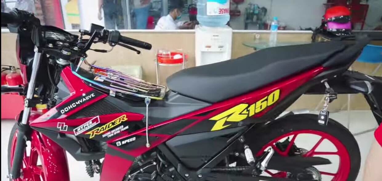 Tem raider R150 đỏ đen tem chế