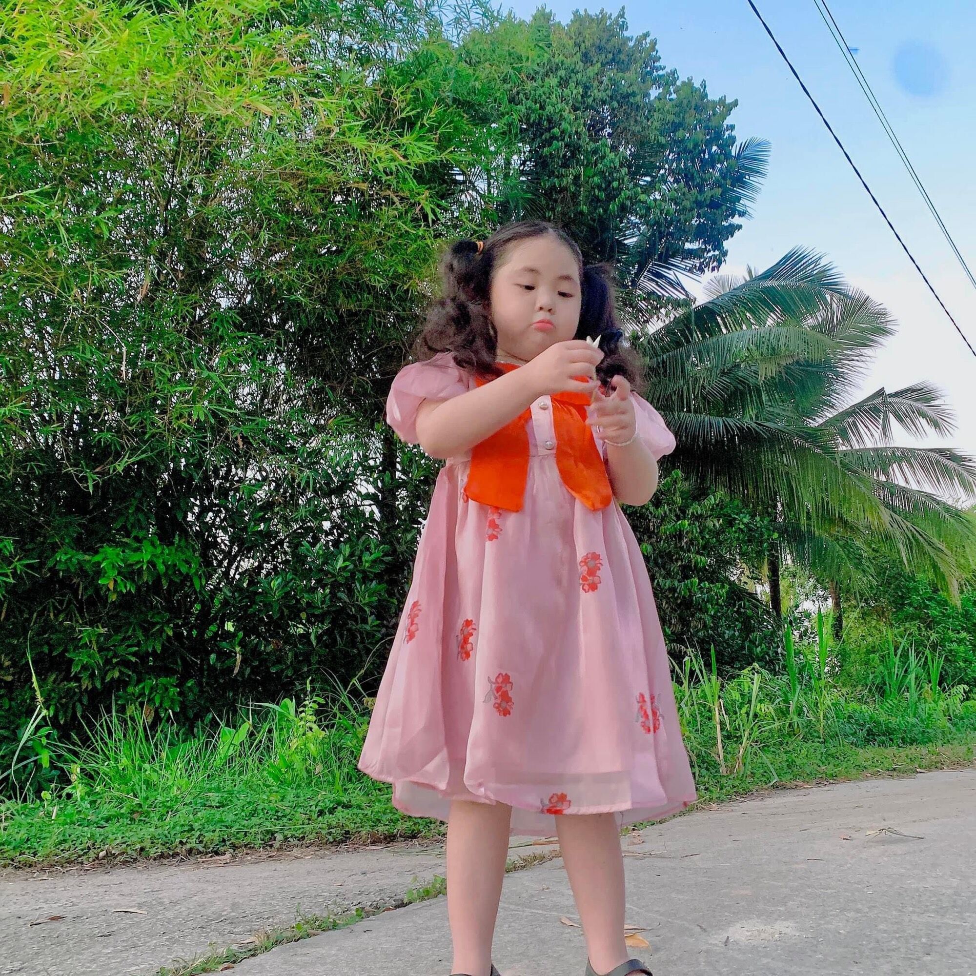 váy công chúa nơ đỏ cho bé 8kg đến 20kg