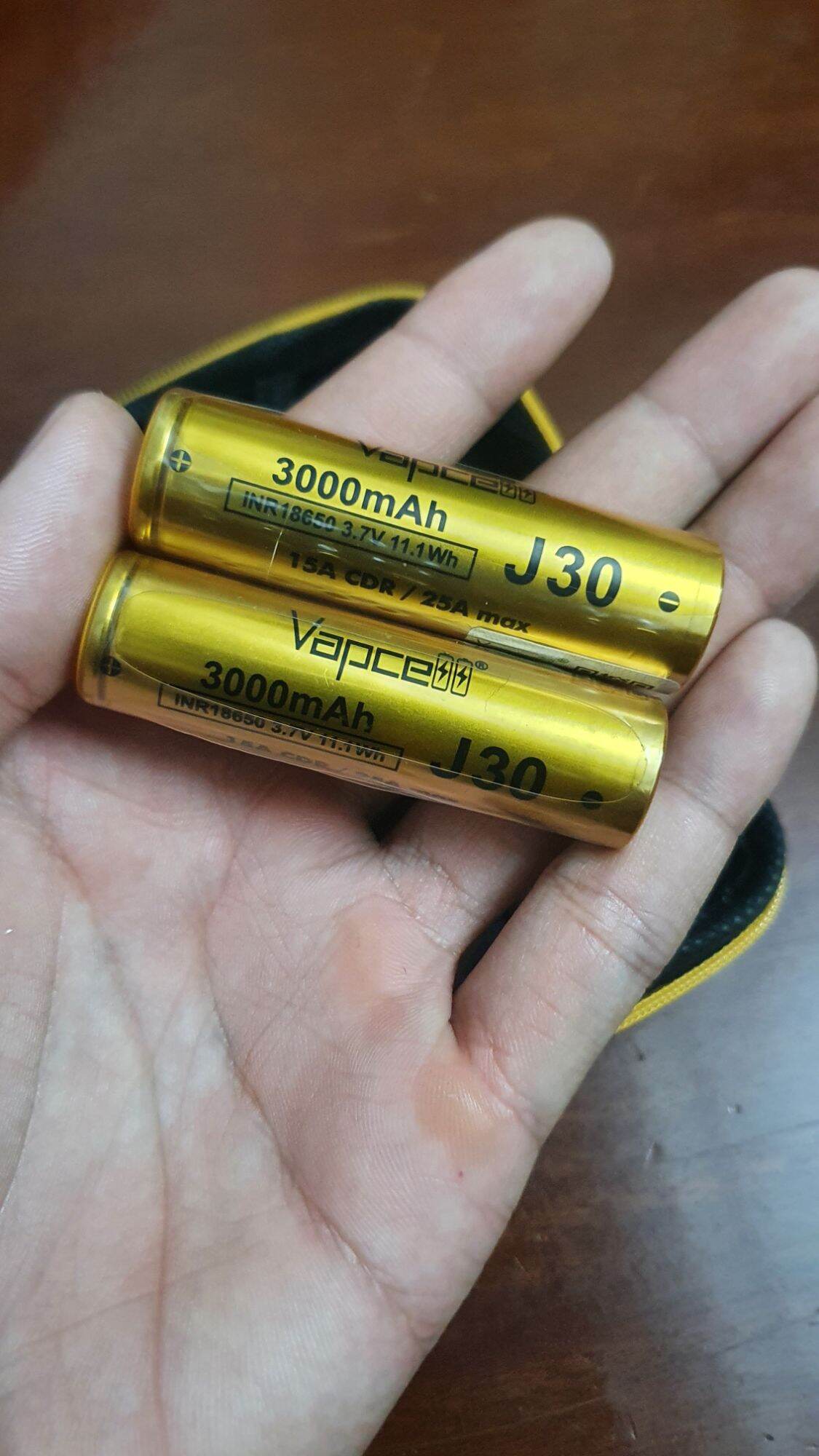 2 Pin sạc Vapcell 18650 J30