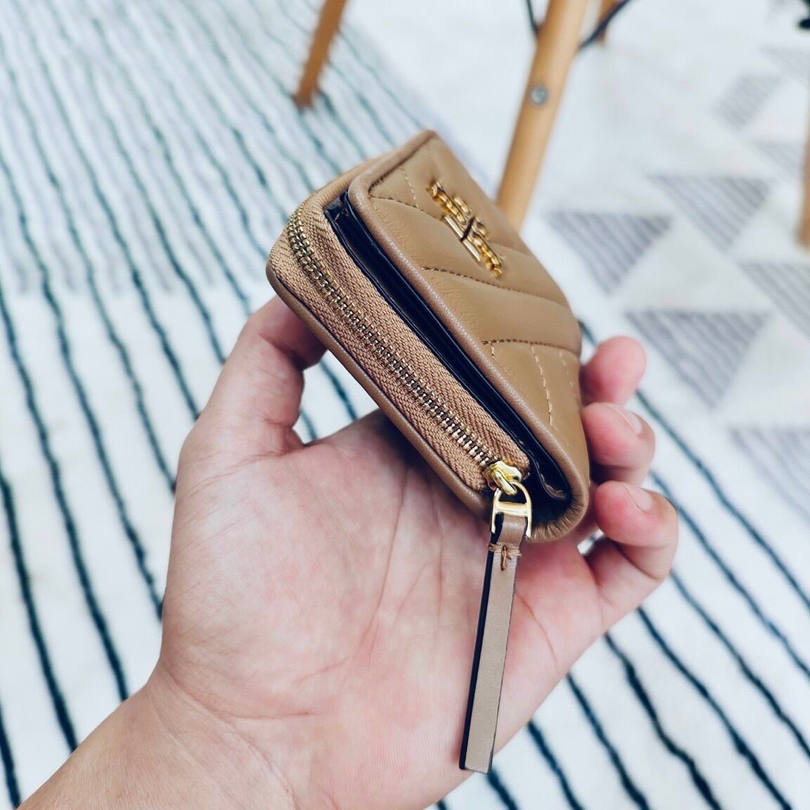Ví Burch Kira Chevron kinh điển
