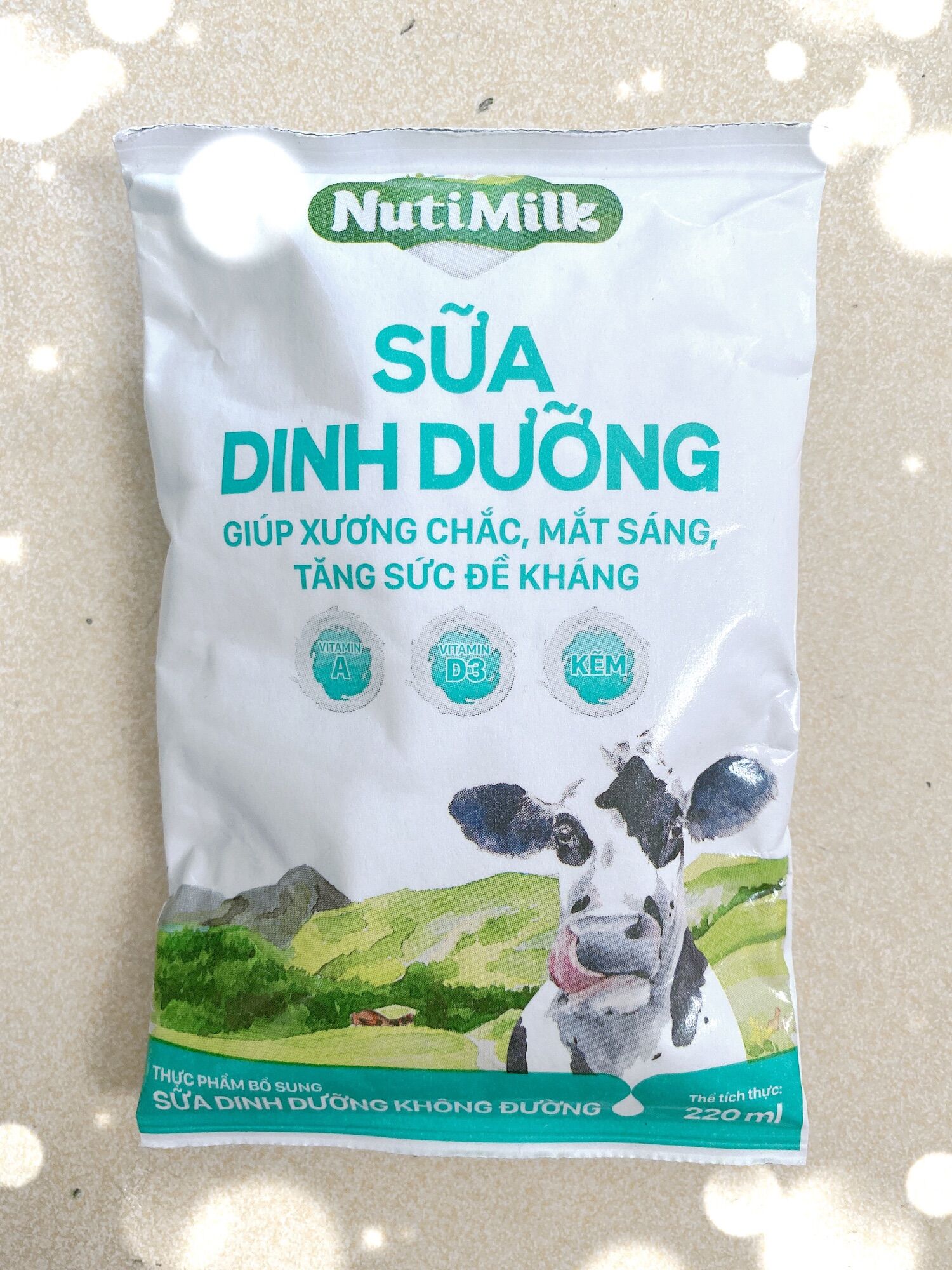 Sữa tươi không đường nutifood , 1 thùng 48 bịch 220ml