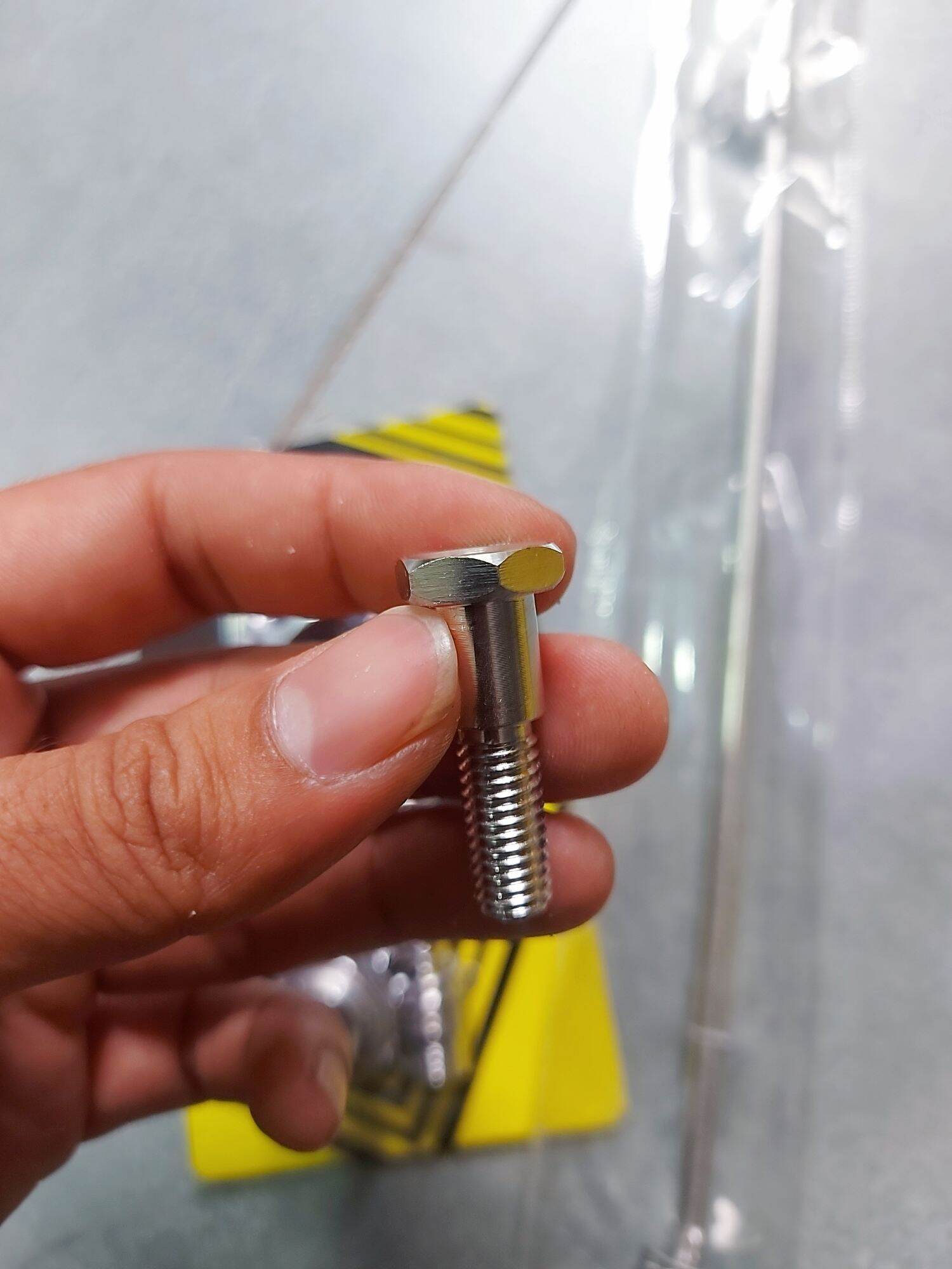 Ốc giữ má phanh Inox304 , ốc xỏ má đùm với pát chữ i các dòng honda