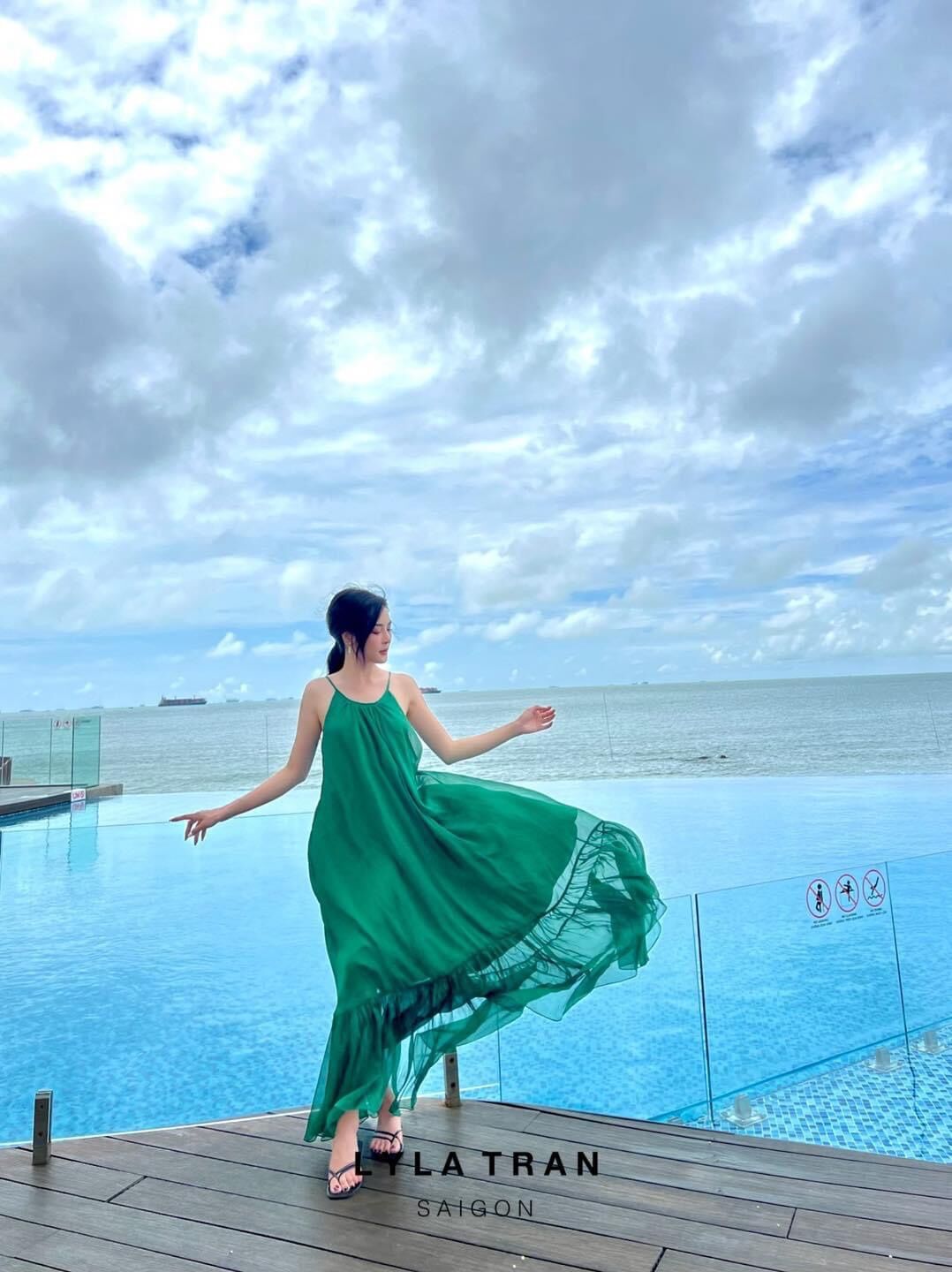Đầm 2 dây cổ yếm phom maxi hở lưng đi biển siêu xinh(LALA)