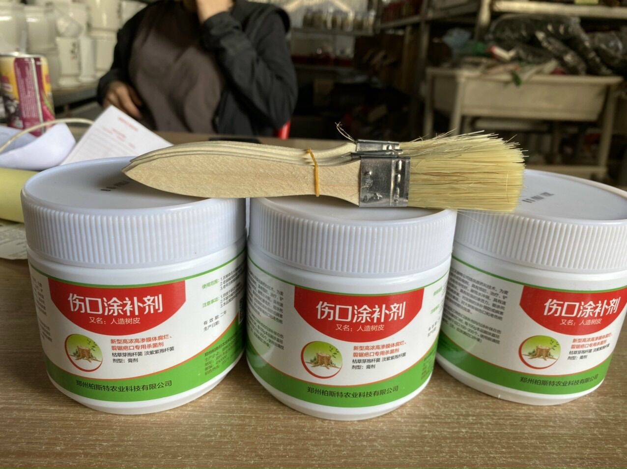 Keo liền dạ cây - keo liền sẹo trung 500gram (mua 2 hộp tặng chổi quét)